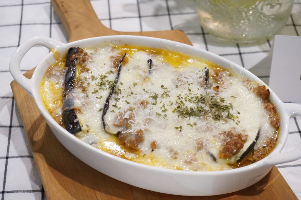 볼로네제 소스를 활용한 파르미지아나 디 멜란자네